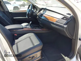 2011 BMW X5 35i z VIN 5UXZV4C55BL415564, wystawiony jako IAAI lot #42336270 z przebiegiem 102 451 mil mil oraz . Historia ofert i sprzedaży dostępna na DreamBid. Obrazek 5.