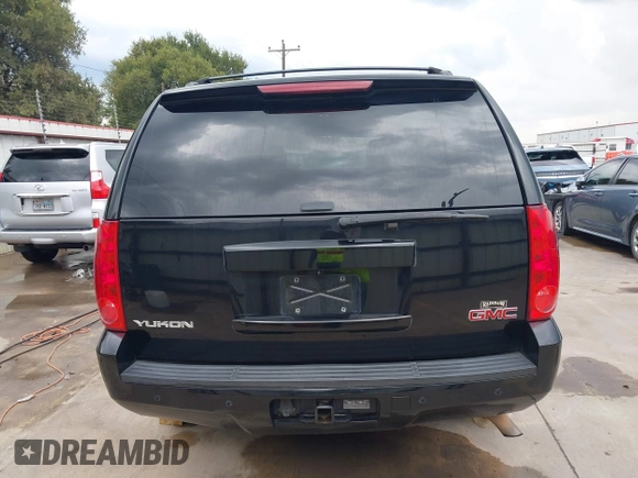 2014 GMC Yukon SLT with VIN 1GKS1CE07ER229525, listed as a IAAI auction lot 40260080 with 180,043 mi miles. Bid and sale history available at carsss.com. Image 16.
