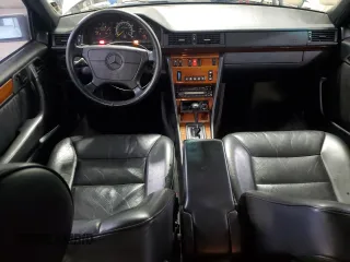 1995 Mercedes-Benz E 320 with VIN WDBEA32E2SC168493, listed as a Copart auction lot 82365704 with 102,066 mi miles and Salvage Title. Bid and sale history available at DreamBid. Image 8.