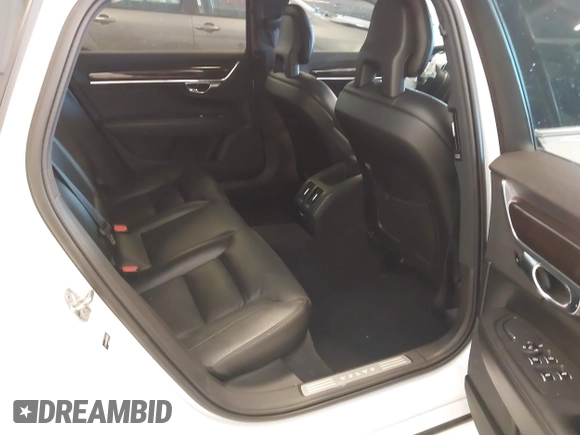 2019 Volvo S90 Momentum with VIN LVY102AK5KP081791, listed as a IAAI auction lot 41632562 with 117,384 mi miles. Bid and sale history available at carsss.com. Image 8.