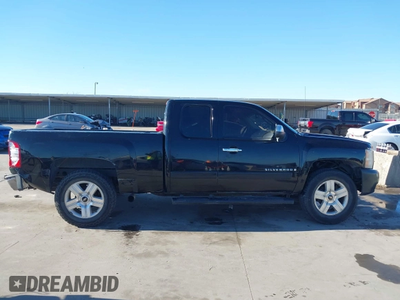 2007 Chevrolet Silverado 1500 LT w/2LT with VIN 2GCEC19J271675569, listed as a IAAI auction lot 41648141 with 293,825 mi miles. Bid and sale history available at carsss.com. Image 13.