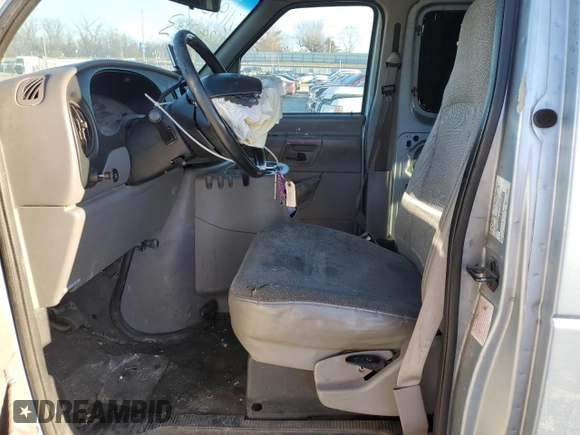 2000 Ford Econoline Passenger XL with VIN 1FBSS31S0YHB66699, listed as a Copart auction lot 46336245 with 189,130 mi miles and Salvage Title. Bid and sale history available at DreamBid. Image 7.