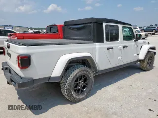 2024 Jeep Gladiator Sport S z VIN 1C6HJTAG2RL113030, wystawiony jako Copart lot #59023085 z przebiegiem Nie podano mil oraz Nie do naprawy • Non repairable. Historia ofert i sprzedaży dostępna na DreamBid. Obrazek 3.