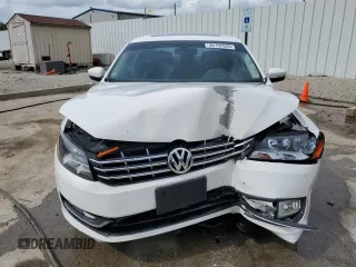 2013 Volkswagen Passat SEL Premium z VIN 1VWCH7A30DC039521, wystawiony jako Copart lot #56795935 z przebiegiem 127 052 mil mil oraz Nie do naprawy • Non repairable. Historia ofert i sprzedaży dostępna na DreamBid. Obrazek 5.