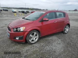 2014 Chevrolet Sonic LTZ z VIN 1G1JE6SB8E4116191, wystawiony jako Copart lot #52084245 z przebiegiem 121 022 mil mil oraz Szkoda całkowita • Salvage title. Historia ofert i sprzedaży dostępna na DreamBid. Obrazek 1.