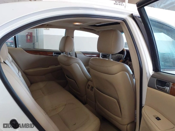 2006 Lexus ES 330 with VIN JTHBA30G965145228, listed as a IAAI auction lot 41641997 with 110,849 mi miles. Bid and sale history available at carsss.com. Image 8.