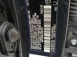 2018 Toyota C-HR XLE with VIN NMTKHMBX8JR001705, listed as a Copart auction lot 57764705 with 92,847 mi miles and Salvage title. Bid and sale history available at DreamBid. Image 12.
