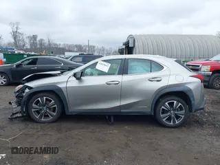 2019 Lexus UX 250h z VIN JTHU9JBH9K2008345, wystawiony jako IAAI lot #42019642 z przebiegiem Nie podano mil oraz . Historia ofert i sprzedaży dostępna na DreamBid. Obrazek 13.