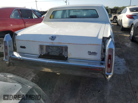 1990 Cadillac Brougham z VIN 1G6DW54Y6LR711203, wystawiony jako Copart lot #76484634 z przebiegiem 121 310 mil mil oraz Nie do naprawy. Historia ofert i sprzedaży dostępna na DreamBid. Obrazek 6.