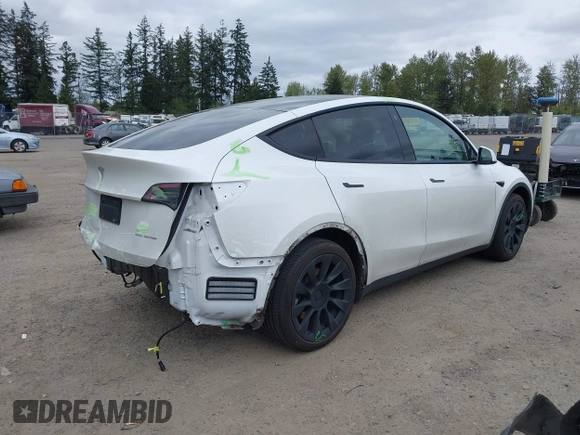2021 Tesla Model Y Long Range with VIN 5YJYGDEE6MF082883, listed as a IAAI auction lot 42078807 with 64,953 mi miles. Bid and sale history available at carsss.com. Image 4.