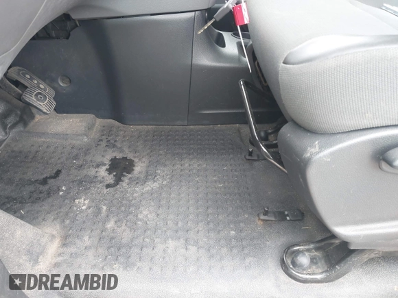 2020 Nissan NV200 SV z VIN 3N6CM0KN8LK708338, wystawiony jako IAAI lot #42473489 z przebiegiem Nie podano mil oraz . Historia ofert i sprzedaży dostępna na DreamBid. Obrazek 12.