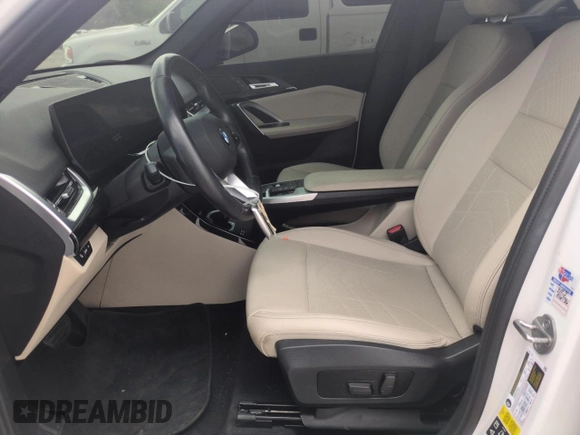 2023 BMW X1 xDrive28i with VIN WBX73EF06P5X45961, listed as a Copart auction lot 56417925 with 32,036 mi miles and Clean title. Bid and sale history available at DreamBid. Image 7.