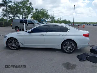 2020 BMW 5 Series 530i z VIN WBAJR3C02LWW65567, wystawiony jako IAAI lot #42113467 z przebiegiem 51 300 mil mil oraz . Historia ofert i sprzedaży dostępna na DreamBid. Obrazek 14.