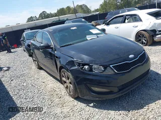 2013 Kia Optima SX z VIN 5XXGR4A68DG245423, wystawiony jako IAAI lot #41869504 z przebiegiem 148 280 mil mil oraz . Historia ofert i sprzedaży dostępna na DreamBid. Obrazek 1.
