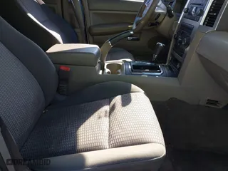 2009 Jeep Grand Cherokee Laredo with VIN 1J8GS48K89C508808, listed as a IAAI auction lot 41821130 with 266,712 mi miles. Bid and sale history available at carsss.com. Image 5.