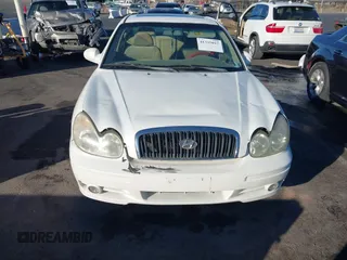 2002 Hyundai Sonata GLS with VIN KMHWF35H72A678701, listed as a IAAI auction lot 41335017 with 196,926 mi miles. Bid and sale history available at carsss.com. Image 6.