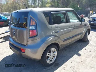 2010 Kia Soul + with VIN KNDJT2A20A7163134, listed as a IAAI auction lot 42164478 with 207,790 mi miles. Bid and sale history available at carsss.com. Image 4.