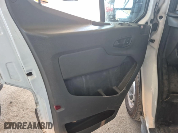 2020 Ford Transit Cargo z VIN 1FTYE1C89LKA17335, wystawiony jako IAAI lot #42561511 z przebiegiem 276 728 mil mil oraz . Historia ofert i sprzedaży dostępna na DreamBid. Obrazek 1.