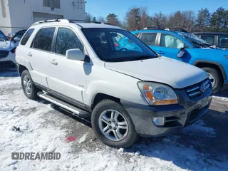 2008 Kia Sportage LX with VIN KNDJE723587458576, listed as a IAAI auction lot 41630310 with 132,679 mi miles. Bid and sale history available at carsss.com. Image 1.
