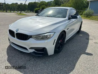 2015 BMW M4 z VIN WBS3R9C58FK332532, wystawiony jako Copart lot #59045225 z przebiegiem 127 199 mil mil oraz Tytuł czysty. Historia ofert i sprzedaży dostępna na DreamBid. Obrazek 2.
