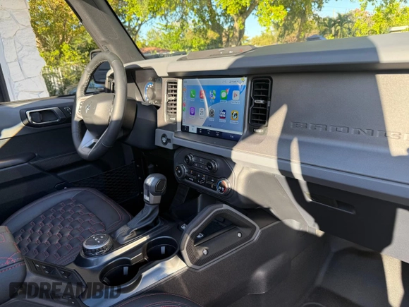 2024 Ford Bronco Big Bend z VIN 1FMDE7BH2RLA76597, wystawiony jako Copart lot #57521675 z przebiegiem 1 400 mil mil oraz Czysty tytuł • Clean title. Historia ofert i sprzedaży dostępna na DreamBid. Obrazek 9.