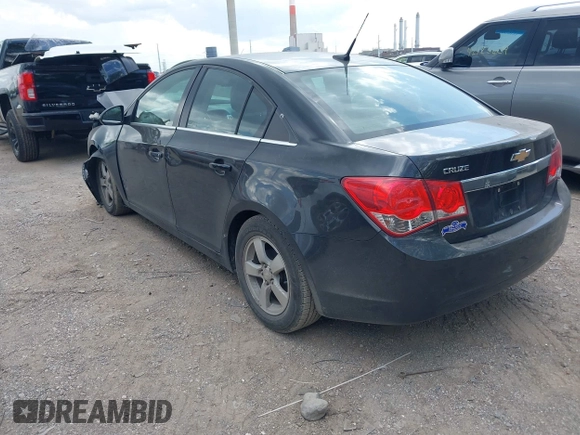 2014 Chevrolet Cruze 1LT z VIN 1G1PC5SB5E7268583, wystawiony jako IAAI lot #42123317 z przebiegiem 162 463 mil mil oraz . Historia ofert i sprzedaży dostępna na DreamBid. Obrazek 3.