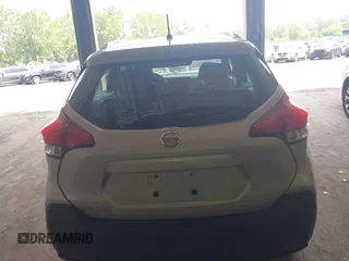 2019 Nissan Kicks S z VIN 3N1CP5CU5KL555586, wystawiony jako IAAI lot #42426743 z przebiegiem 122 015 mil mil oraz . Historia ofert i sprzedaży dostępna na DreamBid. Obrazek 16.