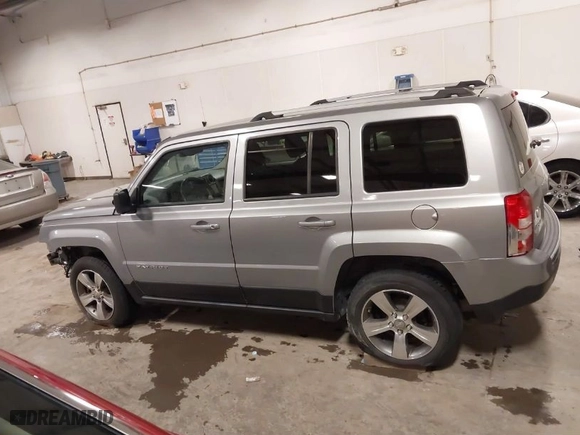 2017 Jeep Patriot High Altitude with VIN 1C4NJRFB5HD129677, listed as a IAAI auction lot 41293485 with 165,768 mi miles. Bid and sale history available at carsss.com. Image 15.