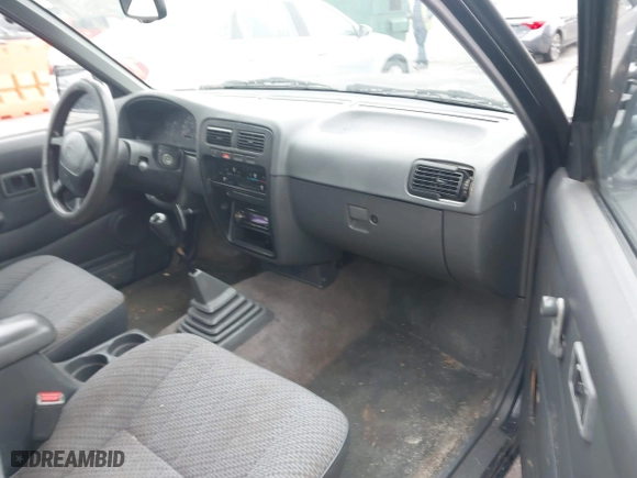1996 Nissan Trucks 2WD XE with VIN 1N6SD16S5TC385180, listed as a IAAI auction lot 41345326 with 262,211 mi miles. Bid and sale history available at carsss.com. Image 5.