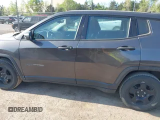 2020 Jeep Compass Sport z VIN 3C4NJCAB9LT220023, wystawiony jako IAAI lot #41999428 z przebiegiem 83 374 mil mil oraz . Historia ofert i sprzedaży dostępna na DreamBid. Obrazek 14.