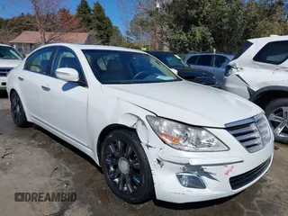2010 Hyundai Genesis with VIN KMHGC4DE1AU076190, listed as a IAAI auction lot 41707773 with 123,426 mi miles. Bid and sale history available at carsss.com. Image 1.