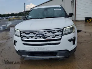 2019 Ford Explorer XLT z VIN 1FM5K8D83KGA63565, wystawiony jako Copart lot #59704295 z przebiegiem 90 470 mil mil oraz Czysty tytuł • Clean title. Historia ofert i sprzedaży dostępna na DreamBid. Obrazek 5.