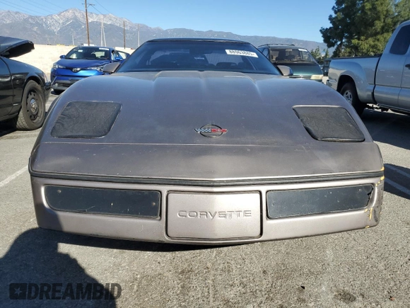 1988 Chevrolet Corvette z VIN 1G1YY2182J5103560, wystawiony jako Copart lot #44811925 z przebiegiem 99 645 mil mil oraz Czysty tytuł • Clean title. Historia ofert i sprzedaży dostępna na DreamBid. Obrazek 5.
