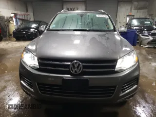 2013 Volkswagen Touareg Lux with VIN WVGEF9BP6DD002607, listed as a Copart auction lot 83420704 with 143,571 mi miles and Salvage Title. Bid and sale history available at DreamBid. Image 5.
