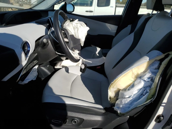 2018 Toyota Prius Two with VIN JTDKARFU1J3055156, listed as a Copart auction lot 47745465 with 57,740 mi miles and Salvage Title. Bid and sale history available at DreamBid. Image 7.