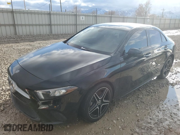 2021 Mercedes-Benz A 220 z VIN W1K3G4FB1MJ277450, wystawiony jako Copart lot #48180125 z przebiegiem Nie podano mil oraz Szkoda całkowita • Salvage title. Historia ofert i sprzedaży dostępna na DreamBid. Obrazek 1.
