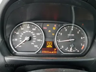 2008 BMW 1 Series 128i z VIN WBAUL73568VE88989, wystawiony jako Copart lot #52004715 z przebiegiem 78 833 mil mil oraz Szkody całkowita. Historia ofert i sprzedaży dostępna na DreamBid. Obrazek 9.