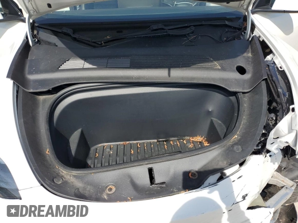 2020 Tesla Model Y Long Range z VIN 5YJYGDEEXLF043910, wystawiony jako Copart lot #54007745 z przebiegiem 102 974 mil mil oraz Szkoda całkowita • Salvage title. Historia ofert i sprzedaży dostępna na DreamBid. Obrazek 12.