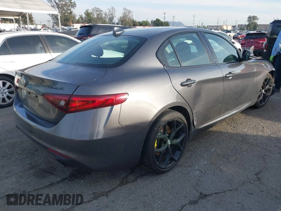 2019 Alfa Romeo Giulia z VIN ZARFAMAN2K7622544, wystawiony jako IAAI lot #41600030 z przebiegiem 37 045 mil mil oraz . Historia ofert i sprzedaży dostępna na DreamBid. Obrazek 4.