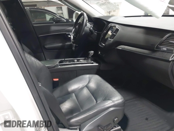 2020 Volvo XC90 Momentum with VIN YV4102PK6L1555649, listed as a IAAI auction lot 41724806 with 45,051 mi miles. Bid and sale history available at carsss.com. Image 5.
