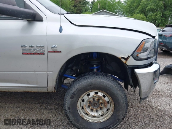 2013 Ram 2500 SLT z VIN 3C6UR5JL9DG571444, wystawiony jako IAAI lot #42210589 z przebiegiem 143 029 mil mil oraz . Historia ofert i sprzedaży dostępna na DreamBid. Obrazek 18.