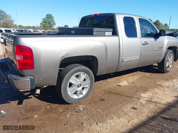 2012 Chevrolet Silverado 1500 LT with VIN 1GCRCSE06CZ277402, listed as a IAAI auction lot 40880052 with 140,769 mi miles. Bid and sale history available at carsss.com. Image 4.