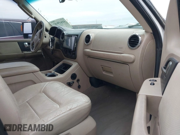 2003 Ford Expedition Special Service with VIN 1FMFU16L63LA30060, listed as a IAAI auction lot 41619687 with 178,703 mi miles. Bid and sale history available at carsss.com. Image 5.