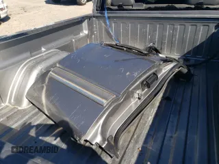2006 Chevrolet Silverado SS z VIN 2GCEC19N261117884, wystawiony jako Copart lot #70653254 z przebiegiem 96 213 mil mil oraz Nie do naprawy. Historia ofert i sprzedaży dostępna na DreamBid. Obrazek 12.