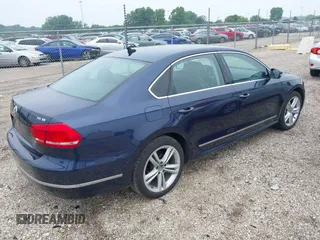 2014 Volkswagen Passat SE z VIN 1VWBN7A33EC085317, wystawiony jako IAAI lot #42400049 z przebiegiem 134 609 mil mil oraz . Historia ofert i sprzedaży dostępna na DreamBid. Obrazek 4.
