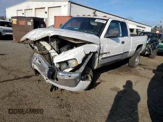 2001 Dodge Ram 2500 with VIN 3B7KF23Z71G205888, listed as a Copart auction lot 82687624 with 0 mi miles and Salvage Title. Bid and sale history available at carsss.com. Image 1.