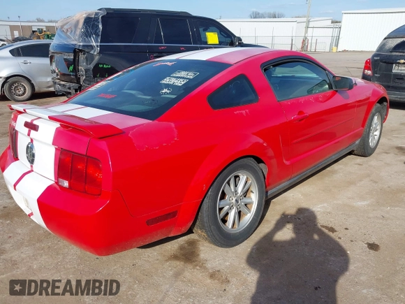 2005 Ford Mustang Deluxe z VIN 1ZVFT80N955155293, wystawiony jako IAAI lot #41891807 z przebiegiem 169 092 mil mil oraz . Historia ofert i sprzedaży dostępna na DreamBid. Obrazek 4.
