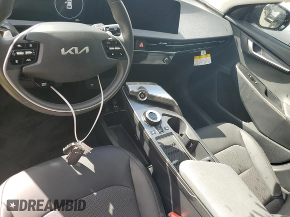 2024 Kia EV6 Light Long Range with VIN KNDC34LA8R5175841, listed as a Copart auction lot 75998284 with 1,952 mi miles and Non Repairable. Bid and sale history available at carsss.com. Image 8.