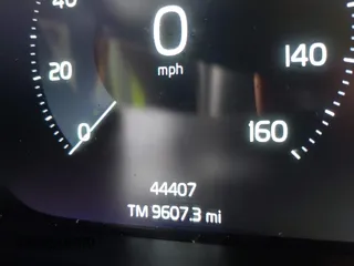2021 Volvo XC40 Momentum with VIN YV4162UK2M2409330, listed as a IAAI auction lot 41206272 with 44,407 mi miles. Bid and sale history available at carsss.com. Image 15.