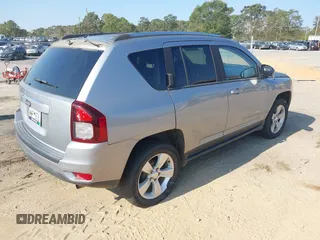 2015 Jeep Compass Sport with VIN 1C4NJCBB5FD110725, listed as a IAAI auction lot 40506090 with 132,207 mi miles. Bid and sale history available at carsss.com. Image 4.